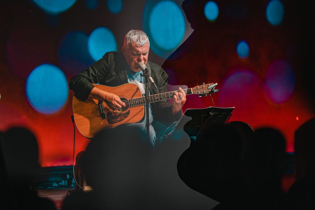 Arsenov prijatelj Zoran Predin u Kući umjetnosti Arsen oduševio glazbom i humorom 