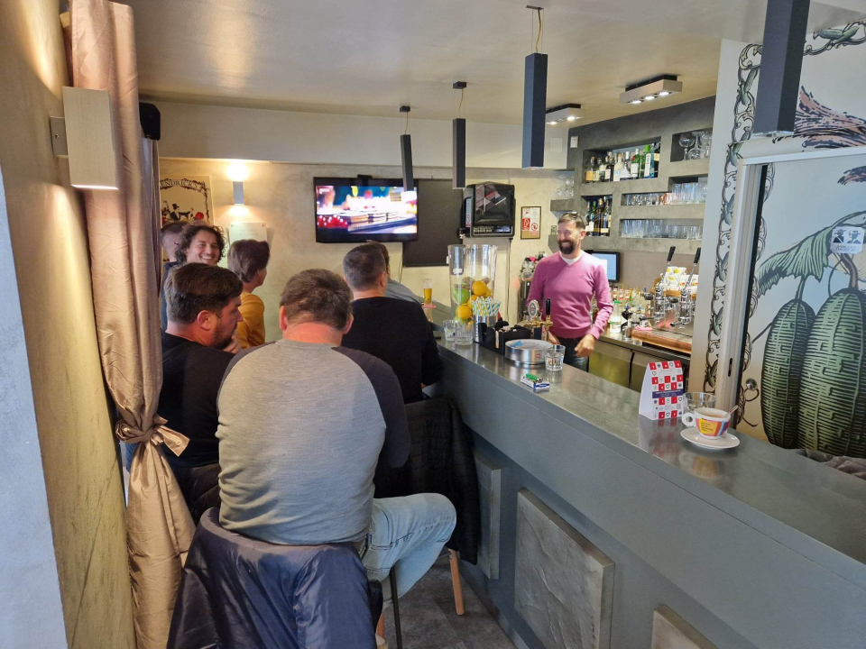 Malo loš termin, malo zima: Nema euforije oko 'Vatrenih', ali ekipa se okupila u popularnim lokalima 