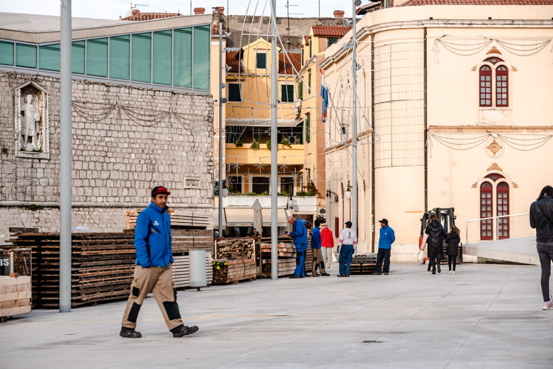 Pripreme za Adventuru: Postavlja se klizalište na Poljani