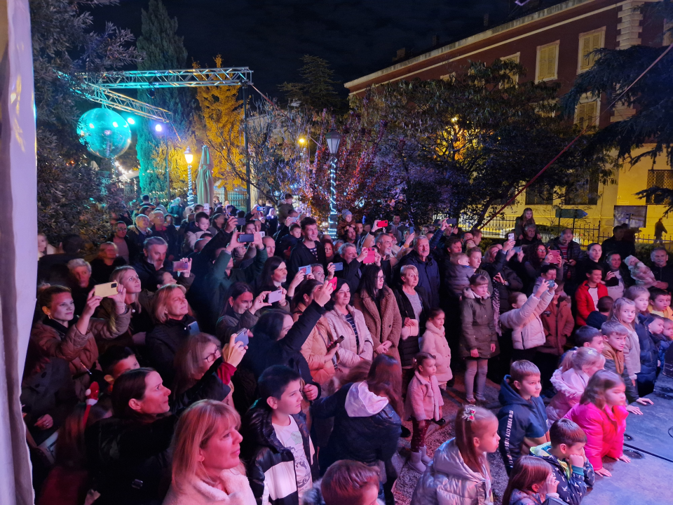 Cvrčak i Balarin pjesmom i plesom zabavili sugrađane na Adventurici 