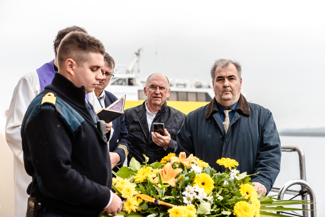 Kod Zlarina u more položen vijenac u čast svih poginulih i nestalih hrvatskih pomoraca
