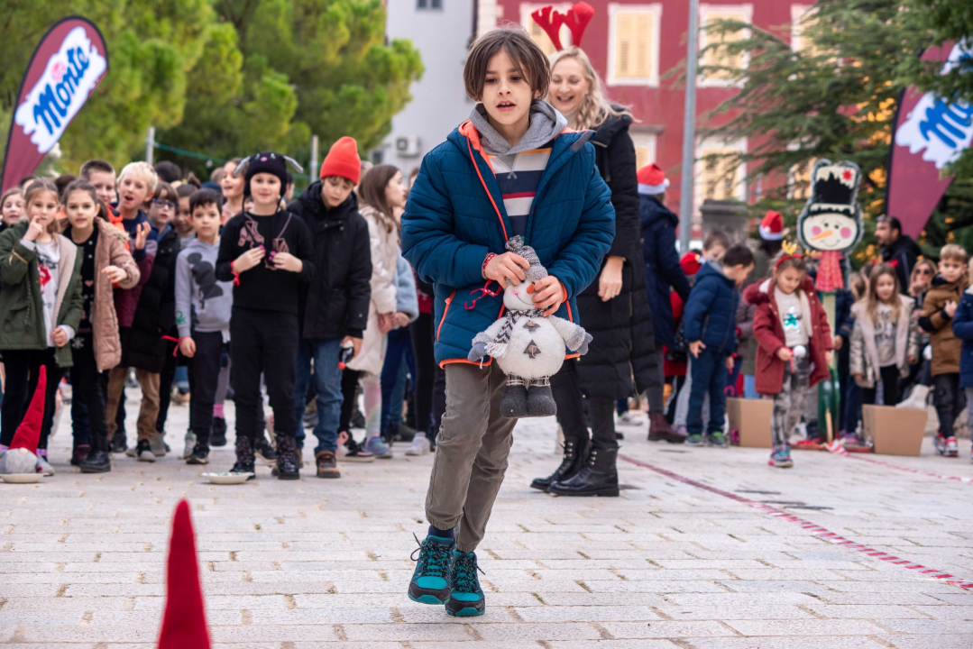Održana prva Outdoor Adventurica: Mališani se natjecali kroz igru i zabavu
