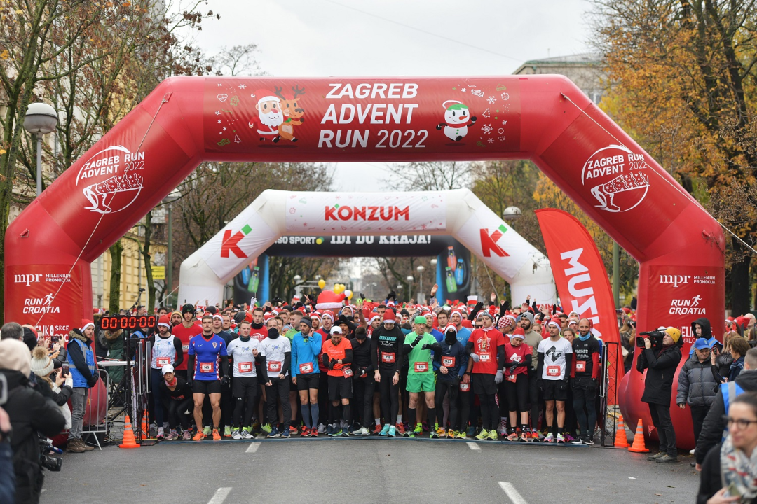 Zagreb Advent Run utrku istrčalo gotovo 3000 sudionika u božićnim kostimima 
