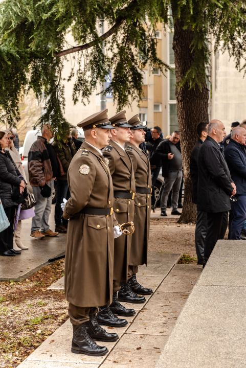 Polaganjem vijenaca i mimohodom 15. domobranska pukovnija obilježila 30 godina od osnutka