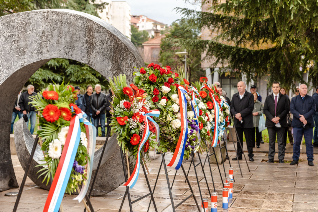Polaganjem vijenaca i mimohodom 15. domobranska pukovnija obilježila 30 godina od osnutka