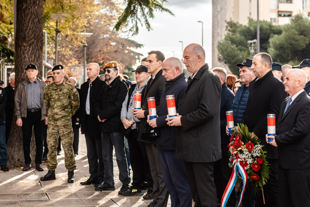 Polaganjem vijenaca i mimohodom 15. domobranska pukovnija obilježila 30 godina od osnutka