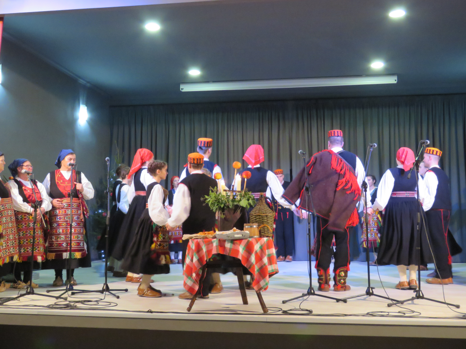 U Unešiću održan Božićno-novogodišnji program KUU Zvona Zagore