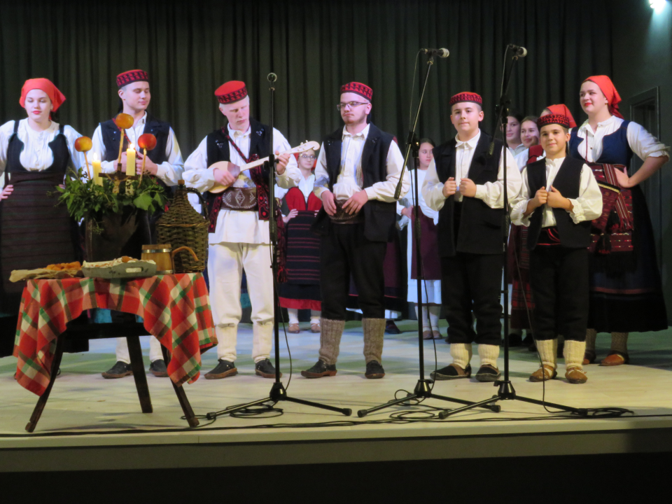 U Unešiću održan Božićno-novogodišnji program KUU Zvona Zagore