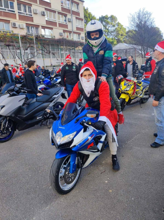 Bajkeri navukli odijelo Djeda Božićnjaka i posjetili korisnike Centra Šubićevac