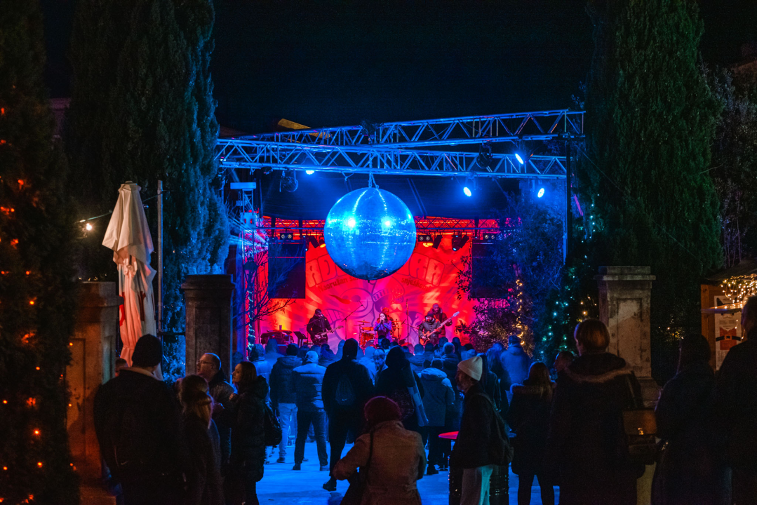 Absolut Beginners Bowijevim hitovima rasplesali Adventuriste