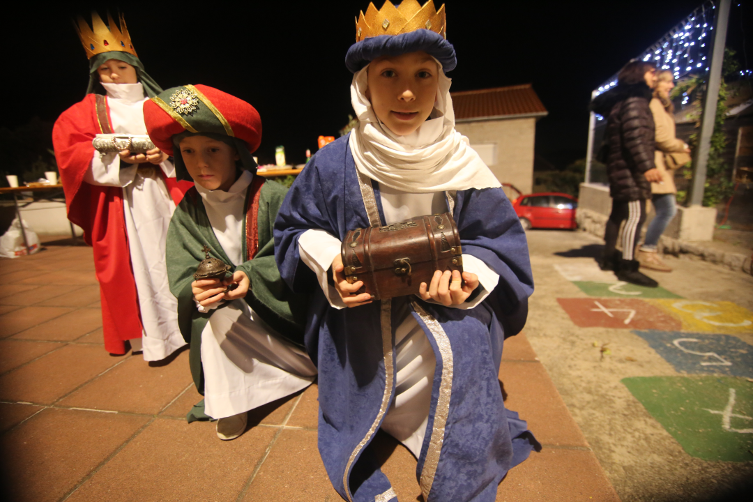 Žive jaslice u Jezerima u izvedbi malih Jezerana