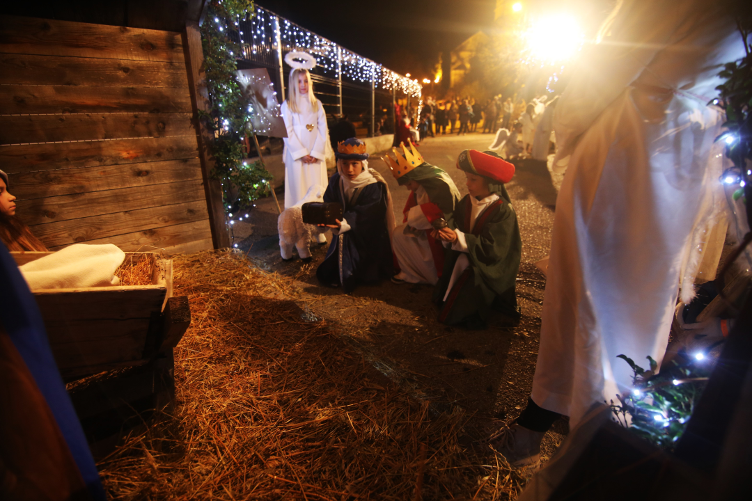 Žive jaslice u Jezerima u izvedbi malih Jezerana