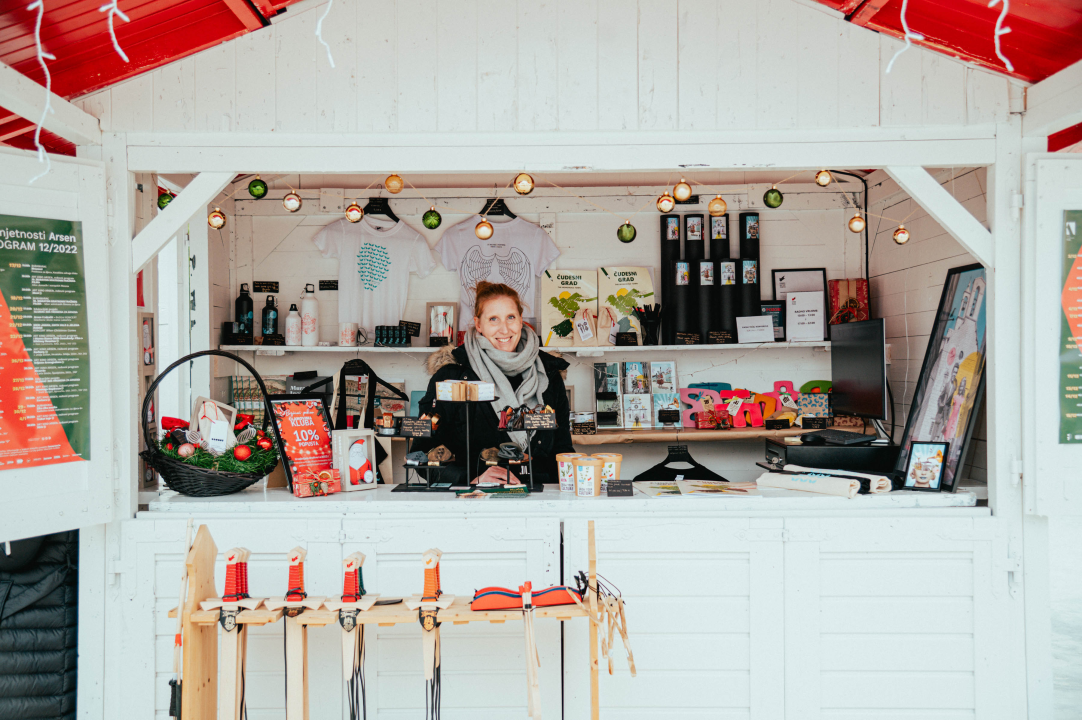 Adventurin Sajmić savršeno je mjesto za kupnju poklona, sve su izradili lokalni umjetnici i obrtnici