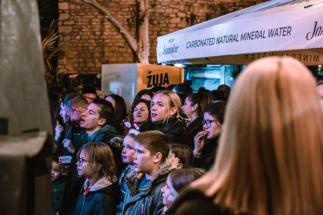 Osjetite duh blagdana u prekrasno uređenom cocktail baru Nautica! 