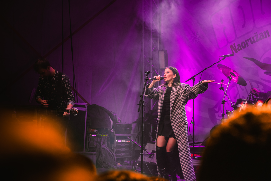 Vesna Pisarović dobrim starim hitovima oduševila Šibenčane