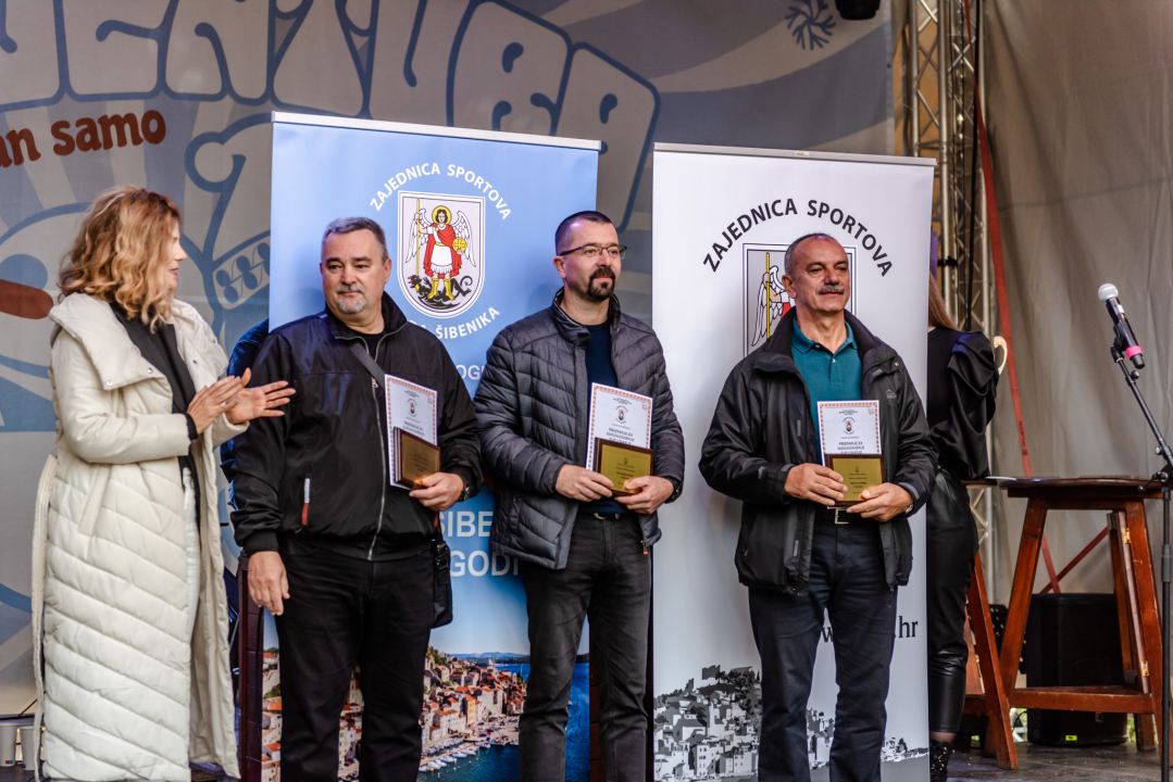 Toni Slavica i Nives Radić, vaterpolisti Solarisa i vaterpolistice Viktorije ovogodišnji su laureati