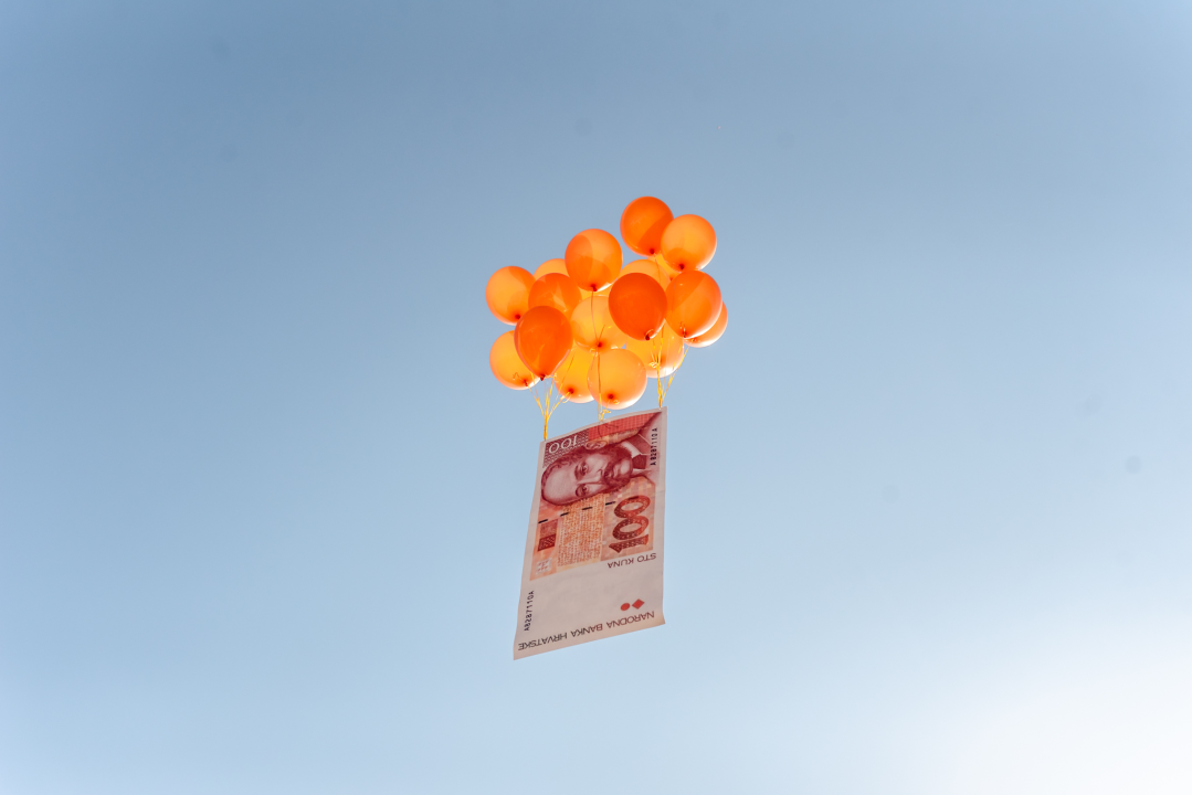 Nekoliko odvažnih okupalo se na Banju u podne na samu Novu godinu: 'U-vodi-mo euro' 