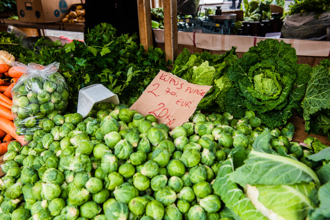 Euro stigao na šibensku pijacu: Jedni nose tri novčanika, drugi plaču za kunom