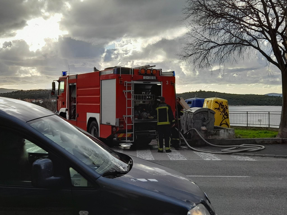 Zapalio se kontejner na Baldekinu, promptno ugašen