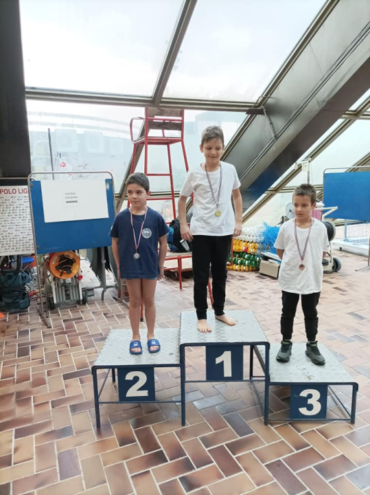 Mladi plivači 'Mora' Nakić, Stegić, Badurina i Kunčić okitili se medaljama u Splitu