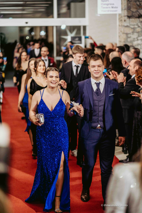 Učenici Ekonomske škole zablistali na maturalnom plesu u Vodicama (1)