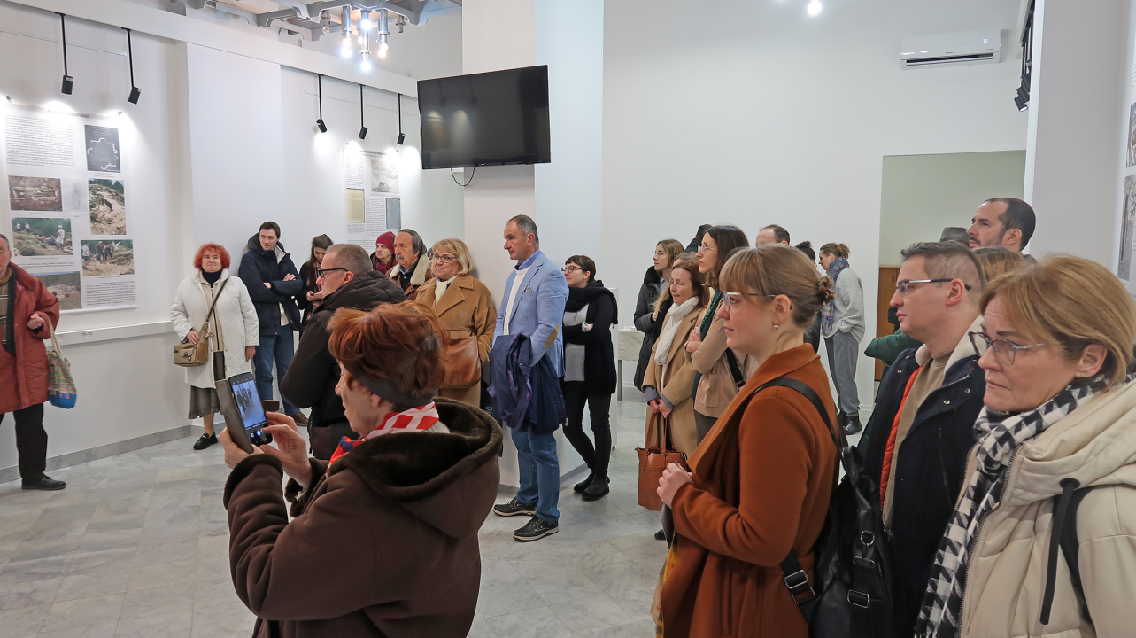 Institut za arheologiju u Zagrebu slavi rođendan uz kolege iz Šibenika: Otvorena izložba o lokalitetu Mukoše