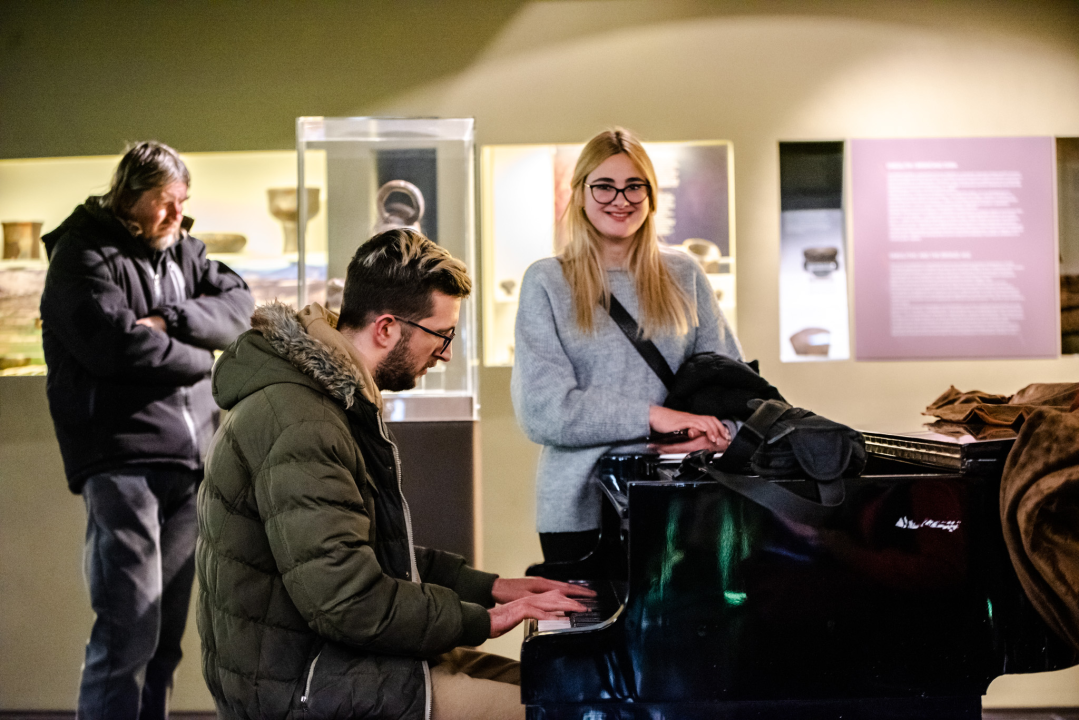 Noć muzeja u Šibeniku: Antikom inspirirane frizure!