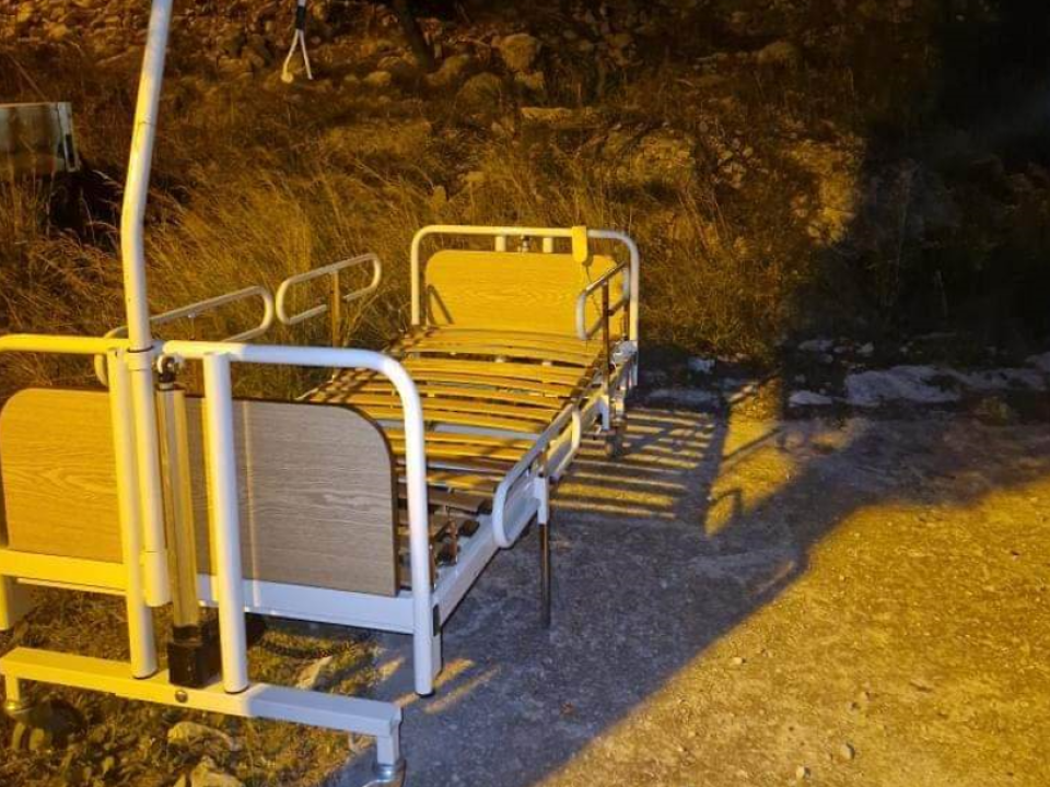 Ako prolazite Tanajom, neka vas ne iznenadi odbačeni bolnički krevet