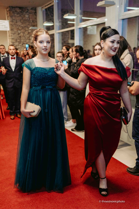 Zavirite na blještavi maturalni ples Turističko-ugostiteljske škole Šibenik (1)