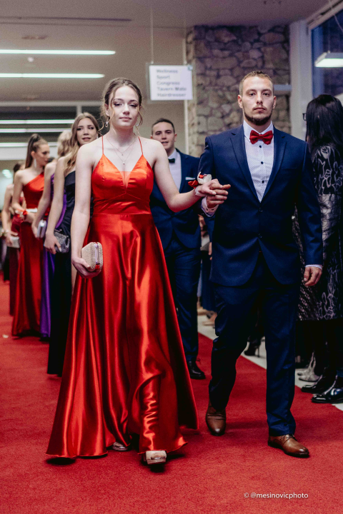 Zavirite na blještavi maturalni ples Turističko-ugostiteljske škole Šibenik (1)