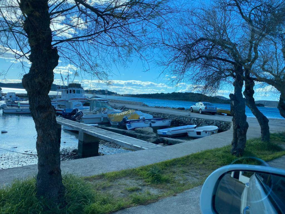 Nakon drame s burom, oseka na Srimi nasukala brodove!