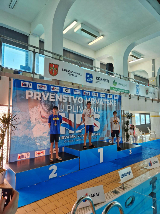 Na bazenu u Crnici održano kadetsko PH: Josip Silov prvak Hrvatske na 200 metara leđno 