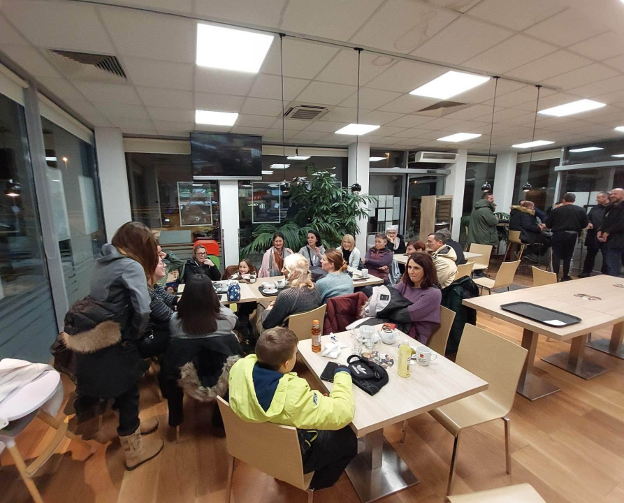 Šibenski vodiči zapeli na Janjču, noć proveli u autobusu: 'Igramo društvene igre'