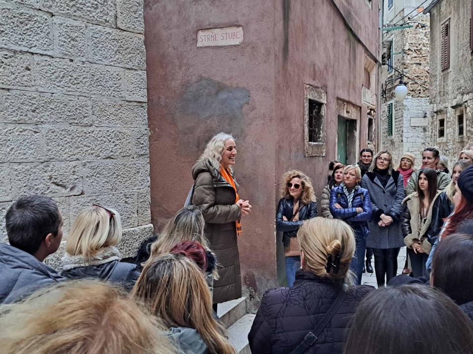 Znate li tko su Anka Bulat, Ana Šare i Slavka Berović? Vodiči ispričali priče o važnim šibenskim curama