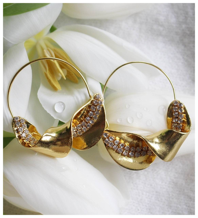 Šibenčanka Antonela izrađuje poseban nakit: 'Cvijeće uvene, ovako vječno živi u ogrlici'