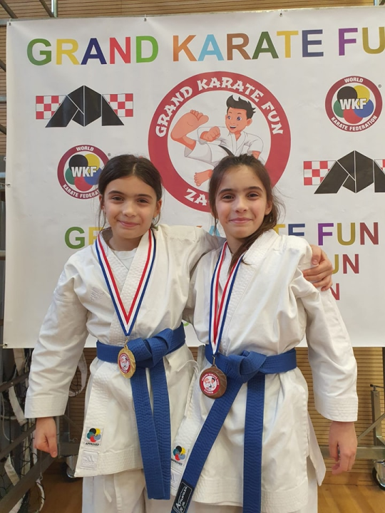 Blizanke Nika i Iva osvojile zlatnu i brončanu medalju na međunarodnom turniru