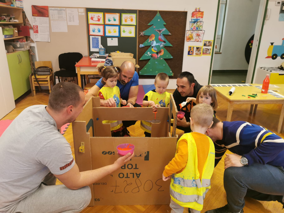 Tate iz dječjeg vrtića 'Šibenska maslina' cijeli tjedan djeci predstavljali svoje poslove 