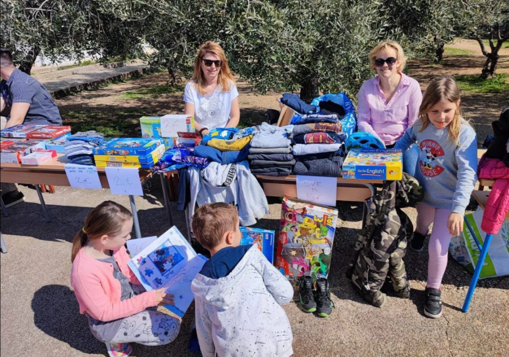 U Vodicama održan prvi Školski buvljak: Pogledajte kako je bilo 