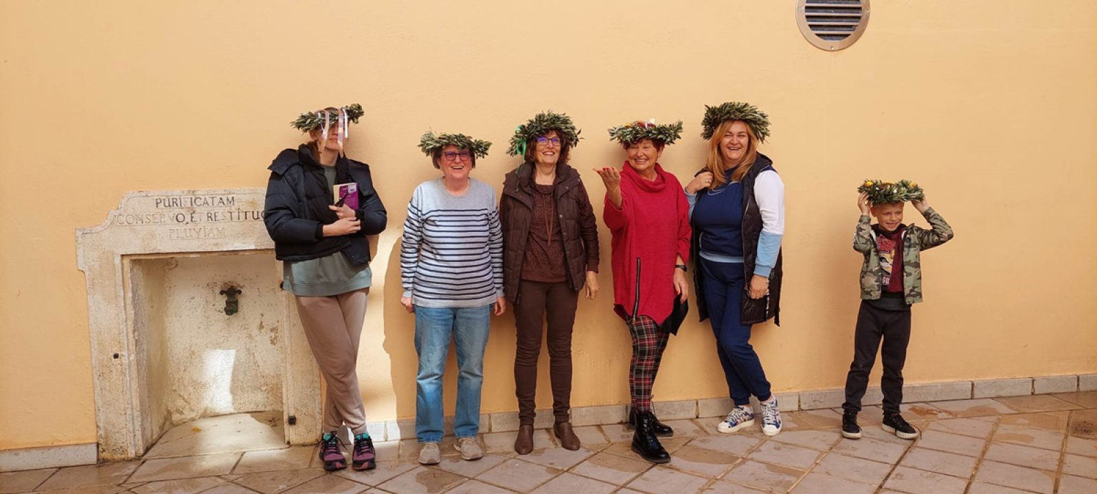 U Tisnom radionica izrade vijenaca od maslinovih grančica