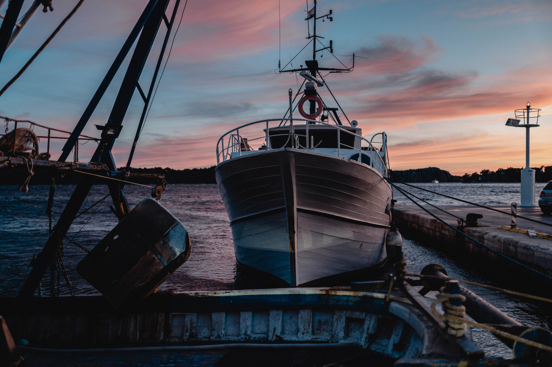 U očaravajućem zalasku uz orkansku buru neki su uživali u kratkim hlačama