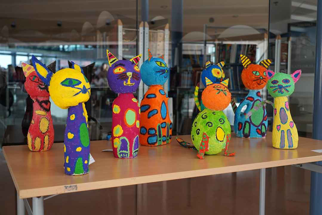 U knjižnici otvorena izložba likovnih i literarnih radova s natječaja 'Mačke'