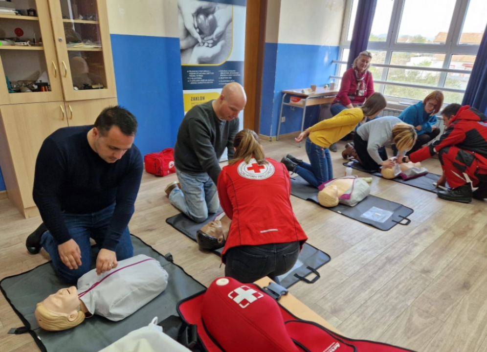 DVD Vodice i Crveni križ održali radionice zaposlenicima škole u Čisto Velikoj