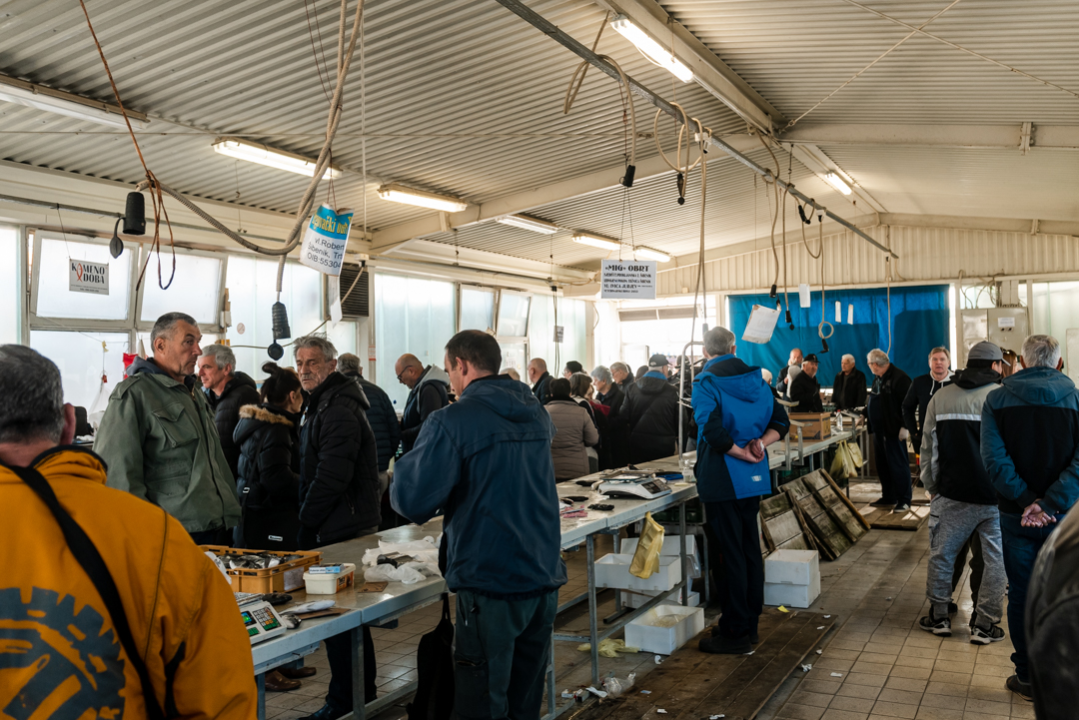 Bura učinila svoje: Veliki petak je, ali ponuda na šibenskoj peškariji nije bila bogzna što 