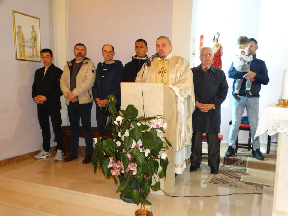 U Vukšiću održan obred pranja nogu dvanestorici vjernika na Veliki četvrtak 