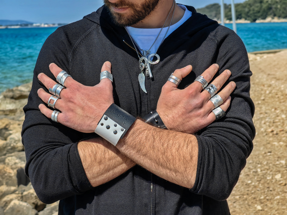 Sanja Kljajić inspiraciju za nakit pronalazi u svemu što je okružuje, a nedavno je predstavila mušku kolekciju: 'Sin je bio model'