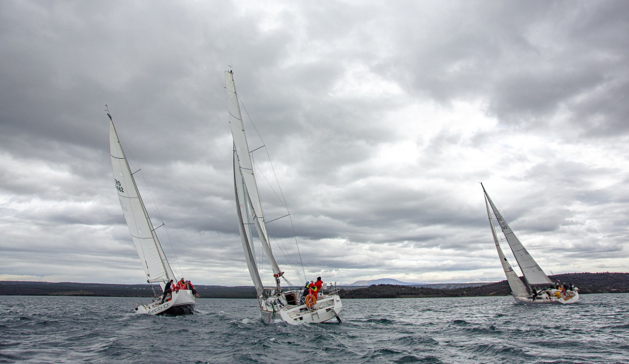 Nova nautička sezona počela Skradinskom regatom krstaša