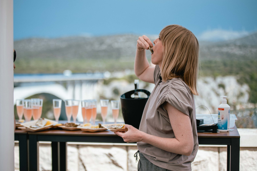 Uživajte u morskim delicijama kušaonice školjaka i vina Oyster22!