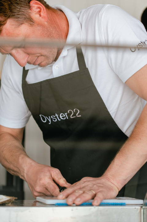 Uživajte u morskim delicijama kušaonice školjaka i vina Oyster22!