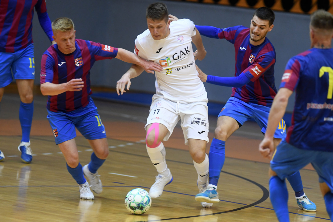 Pogledajte video: Crnica slavila nakon penala u novoj drami protiv Squarea