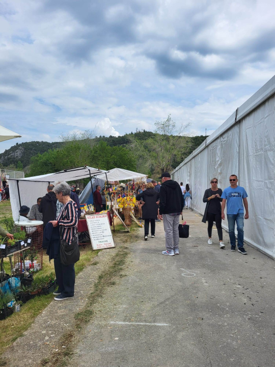 Gužva i drugog dana Sajma agroturizma u Skradinu: Još stignete kupiti domaće proizvode 